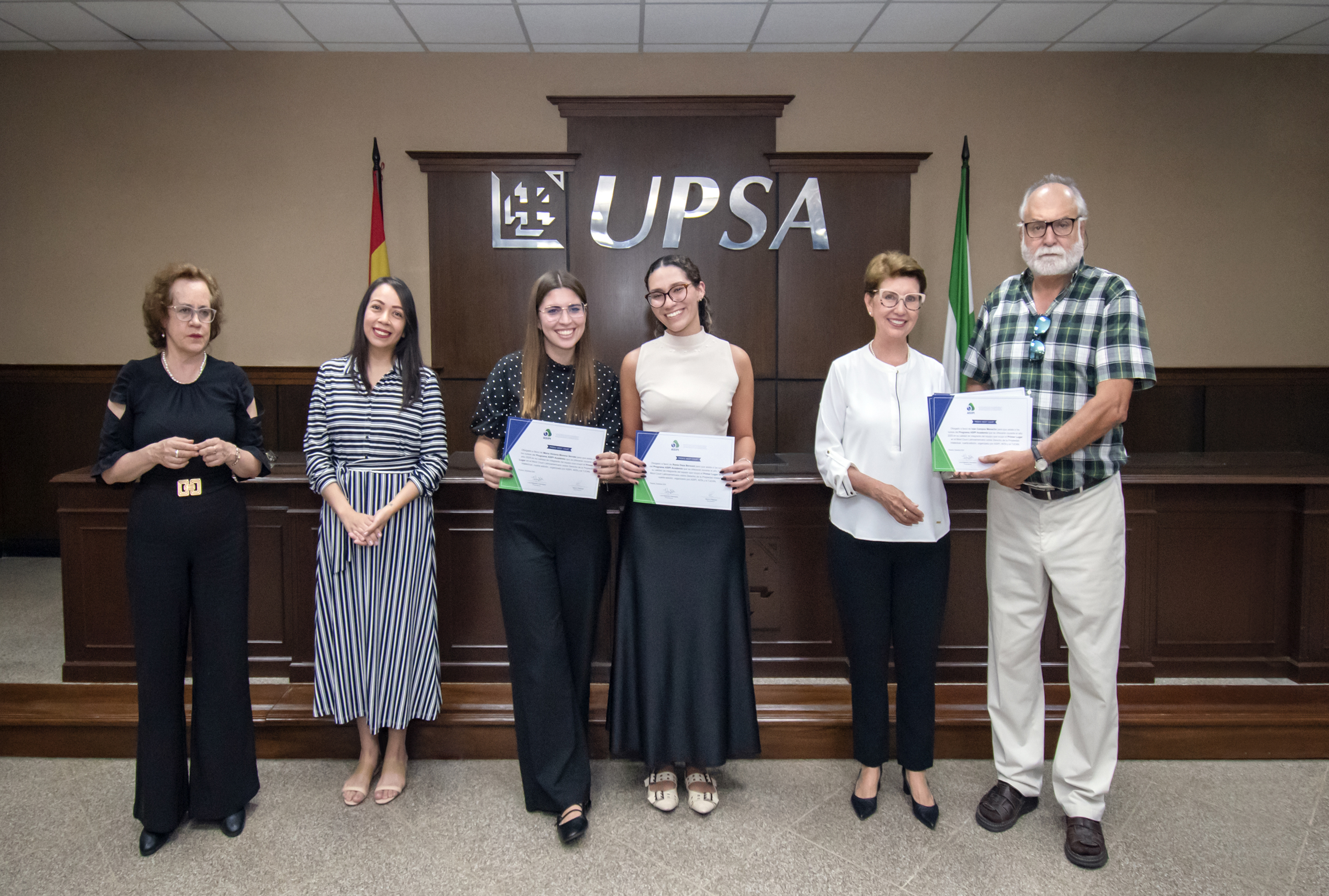 Premiación a estudiantes ganadores de Competencia Internacional de Derecho de la Propiedad Intelectual